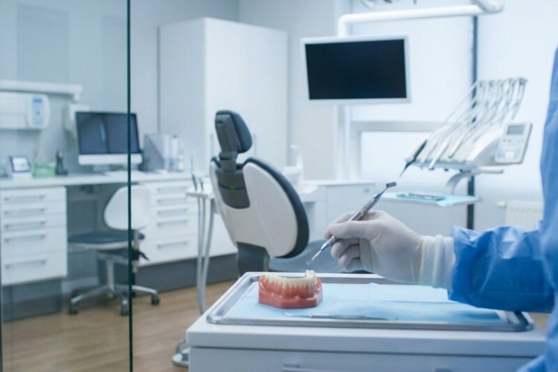 Ranking najlepszych implantologów Gdynia 2026 - gdzie po piękny uśmiech?